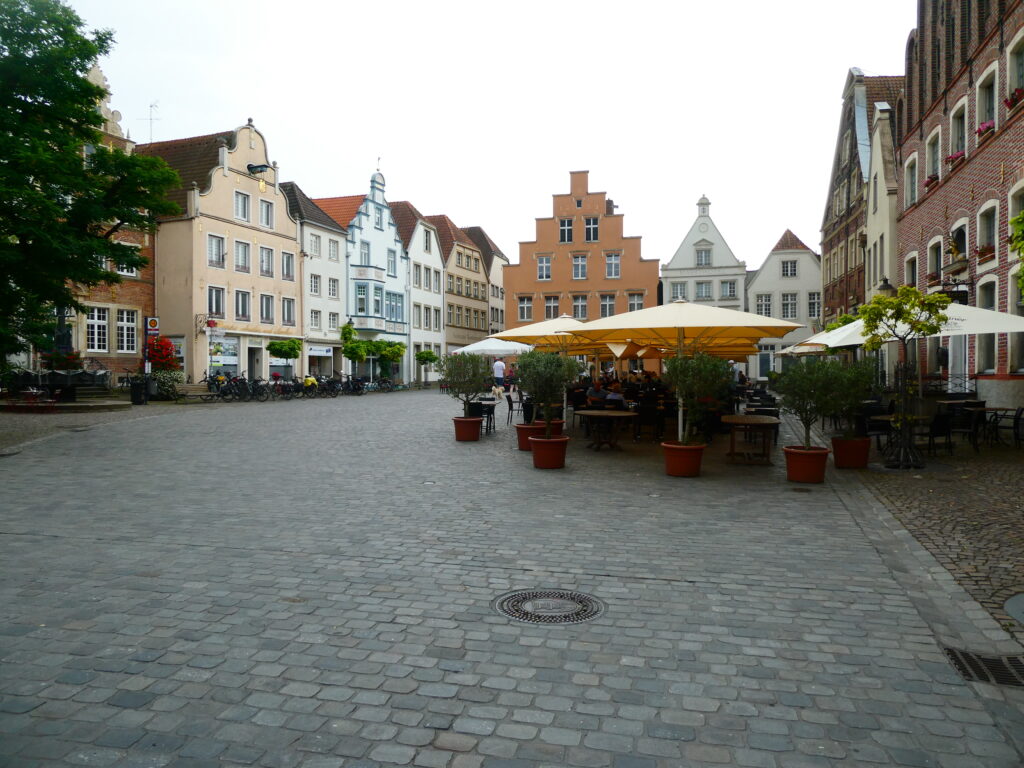 Der Marktplatz in Warendorf (vor dem Regenschauer)